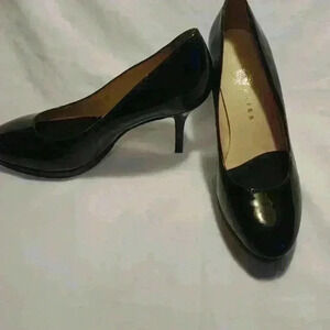 UKIES BLACK PATENT LEATHER PUMPS